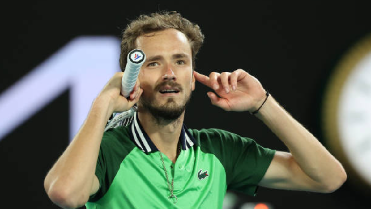 Medvedev célèbre devant les gradins. Photo : Getty
