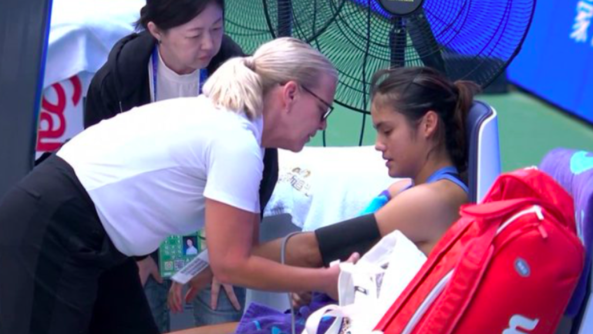 Emma Raducanu se retira lesionada en Wuhan. Fuente: WTA