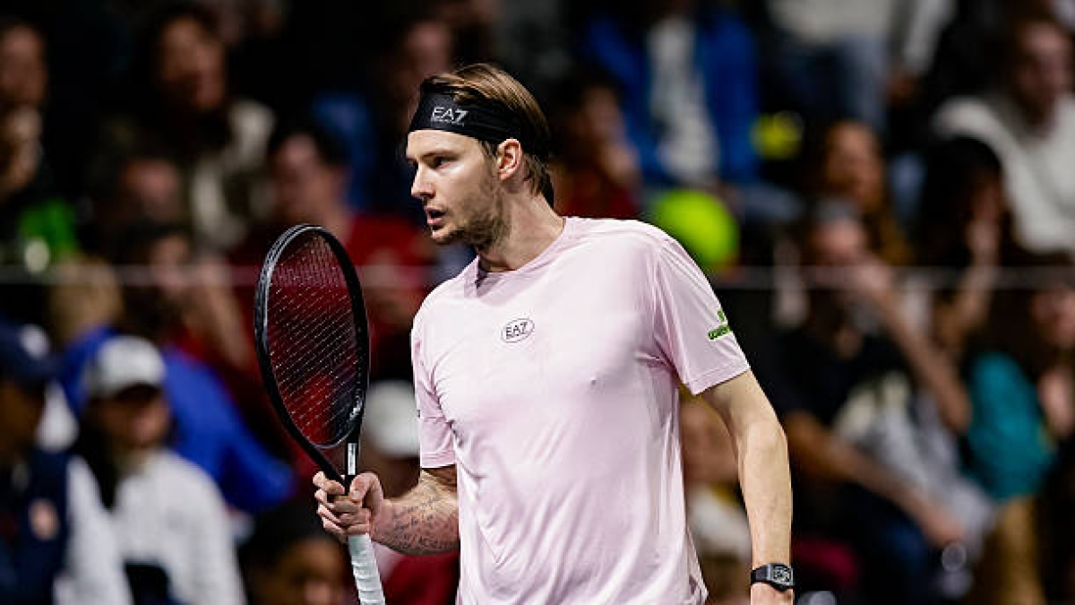Alexander Bublik, slow court in Paris. Photo: gettyimages
Alexander Bublik, court lent à Paris. Photo : gettyimages