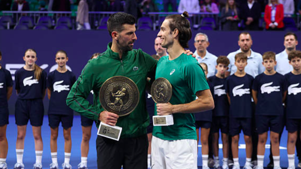 Así fue el momento donde Djokovic le revela a Musetti que  le entrega su lugar en las ATP Finals. Fuente: Getty