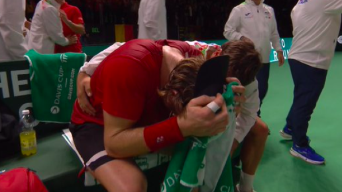 Zizou Bergs affonda dopo la sua sconfitta contro Cobolli in Coppa Davis. Fonte: Getty