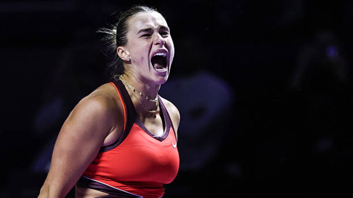 Sabalenka rugit devant Anisimova pour gagner une place en finale des WTA Finals. Photo : Getty.