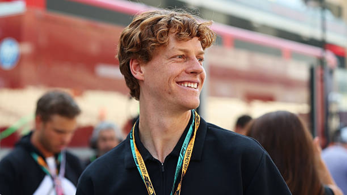 Jannik Sinner continue à préparer sa 2026 à Dubaï.