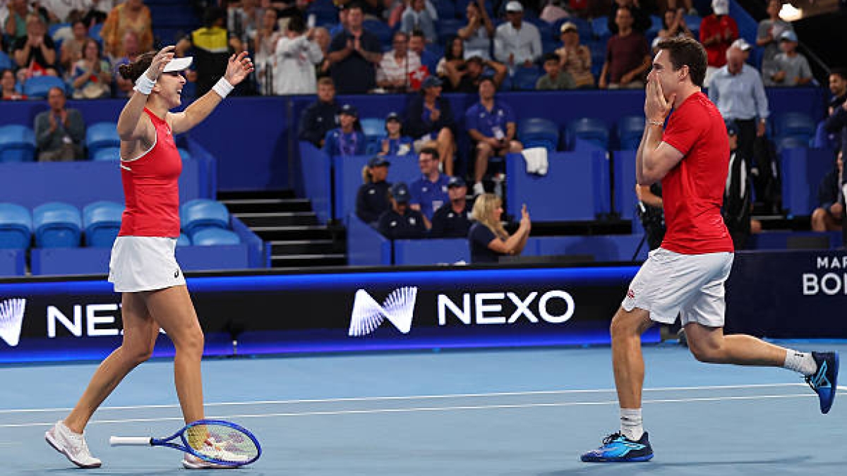 Le double mixte de la Suisse, avec Bencic en tête, élimine l'Argentine et se qualifie pour les demi-finales de la United Cup. Photo : Gettyimages.
