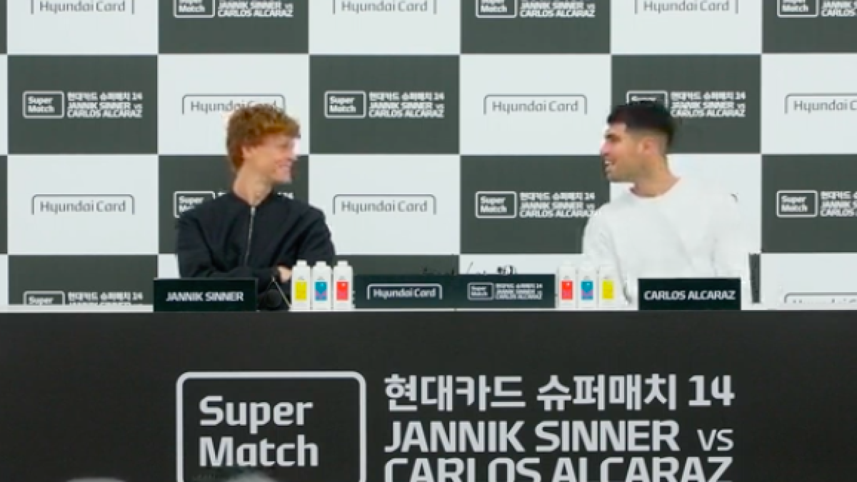 Sinner y Alcaraz planean cómo sería jugar juntos un dobles.