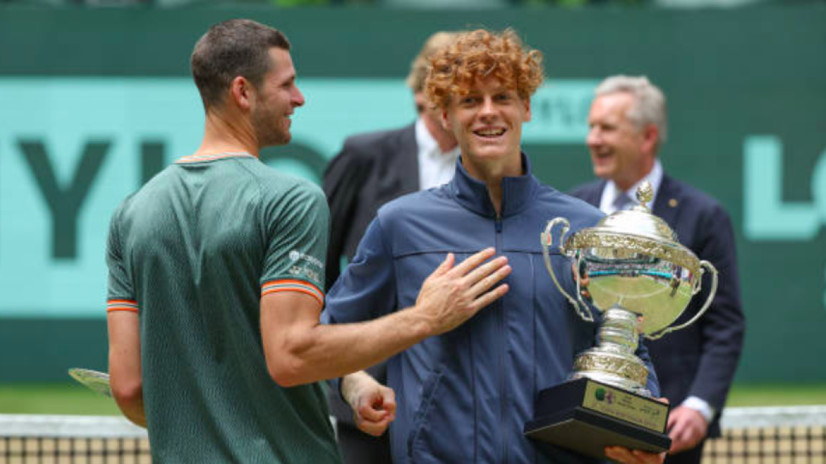 Hubert Hurkacz y Jannik Sinner en Halle. Fuente: Getty
