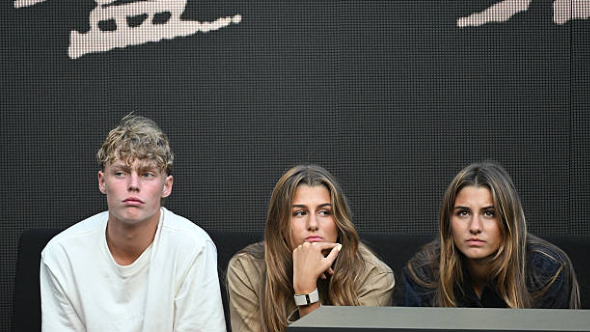 Kokkinakis 与 Hewitt 的儿子和 Federer 的女儿调情。照片：Gettyimages