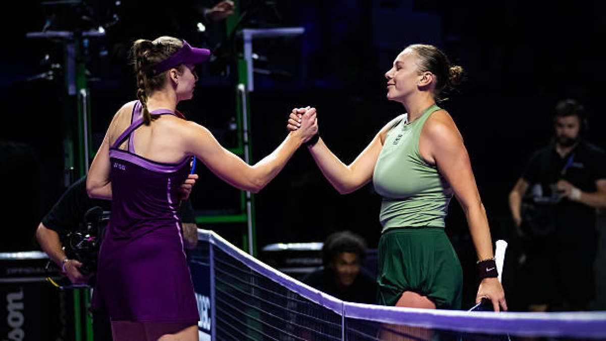 Rybakina and Anisimova prepare for 2026 by training together upon their arrival in Brisbane. Photo: Getty Images

莱巴金娜和阿尼西莫娃抵达布里斯班一起训练，准备2026年。照片：Getty Images