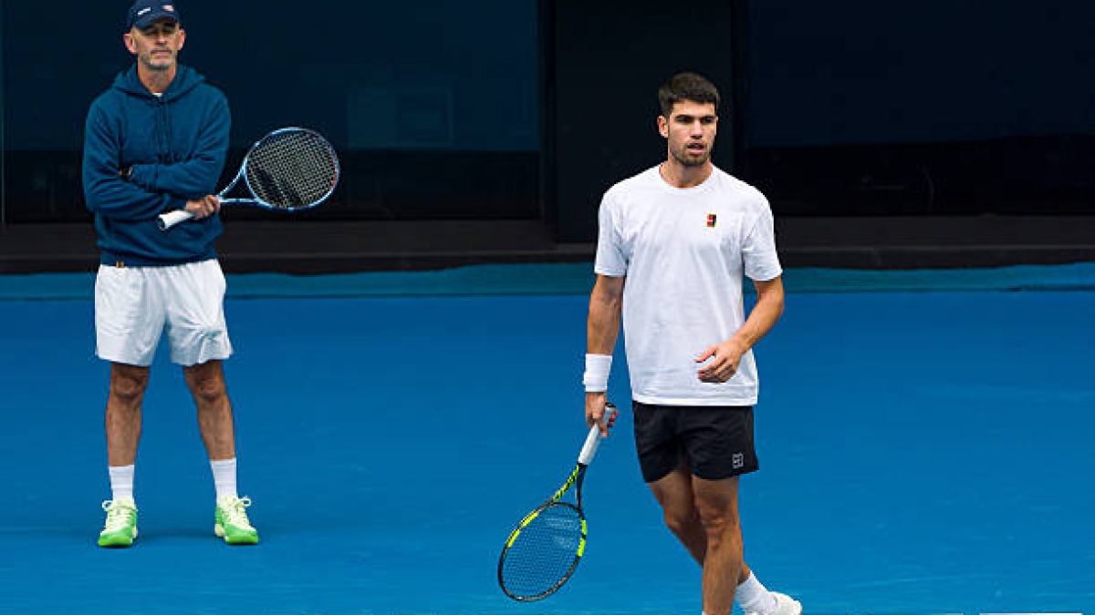 Alcaraz y unos increíbles paralelismos con el saque de Djokovic.