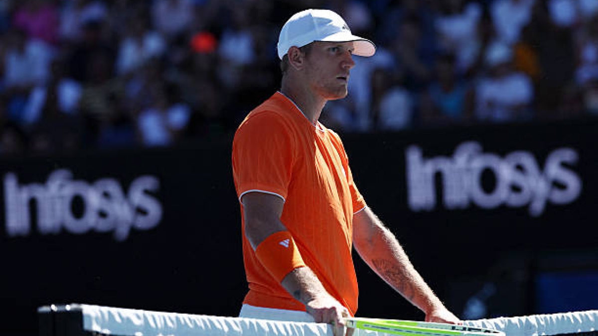 Davidovich fights tooth and nail to avoid disaster against Opelka. Photo: Getty.

达维多维奇（Davidovich）与奥佩尔卡（Opelka）搏斗，如临大敌以避免灾难。照片：盖蒂