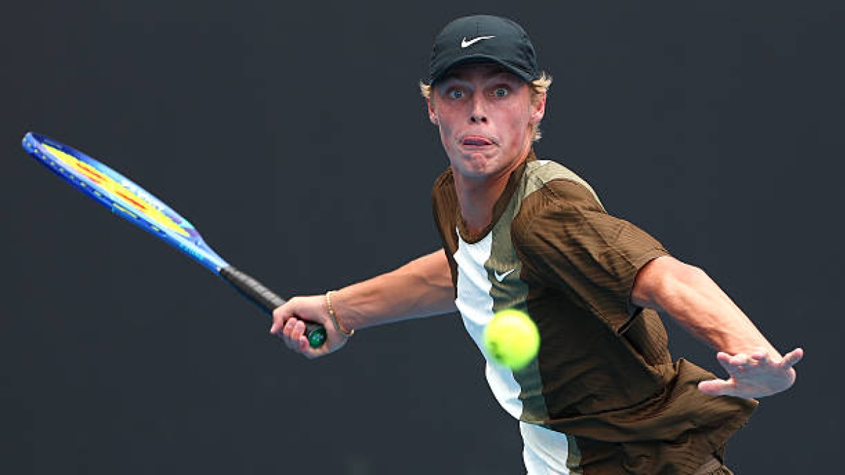 Cruz Hewitt cae en su debut en la qualy del Open de Australia. Foto: Getty