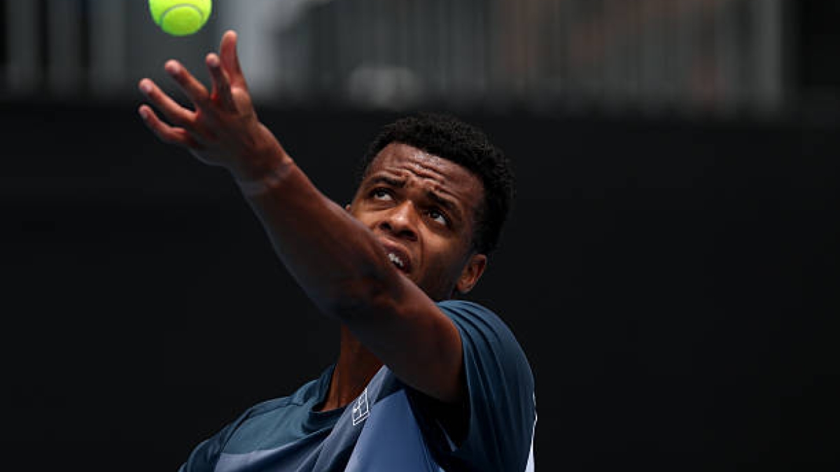 Mpetshi Perricard se impone ante Bautista en Auckland. Foto: Getty