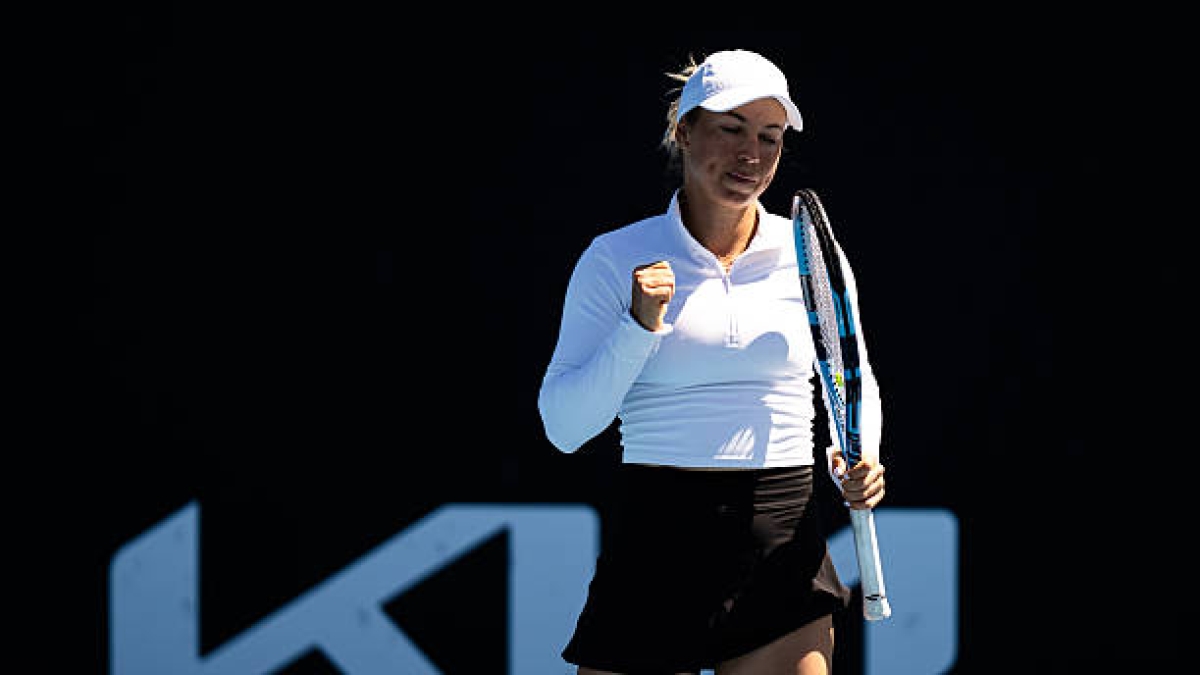 La curiosa celebración de Putintseva con el público tras ganar a Haddad Maia. Foto: Getty