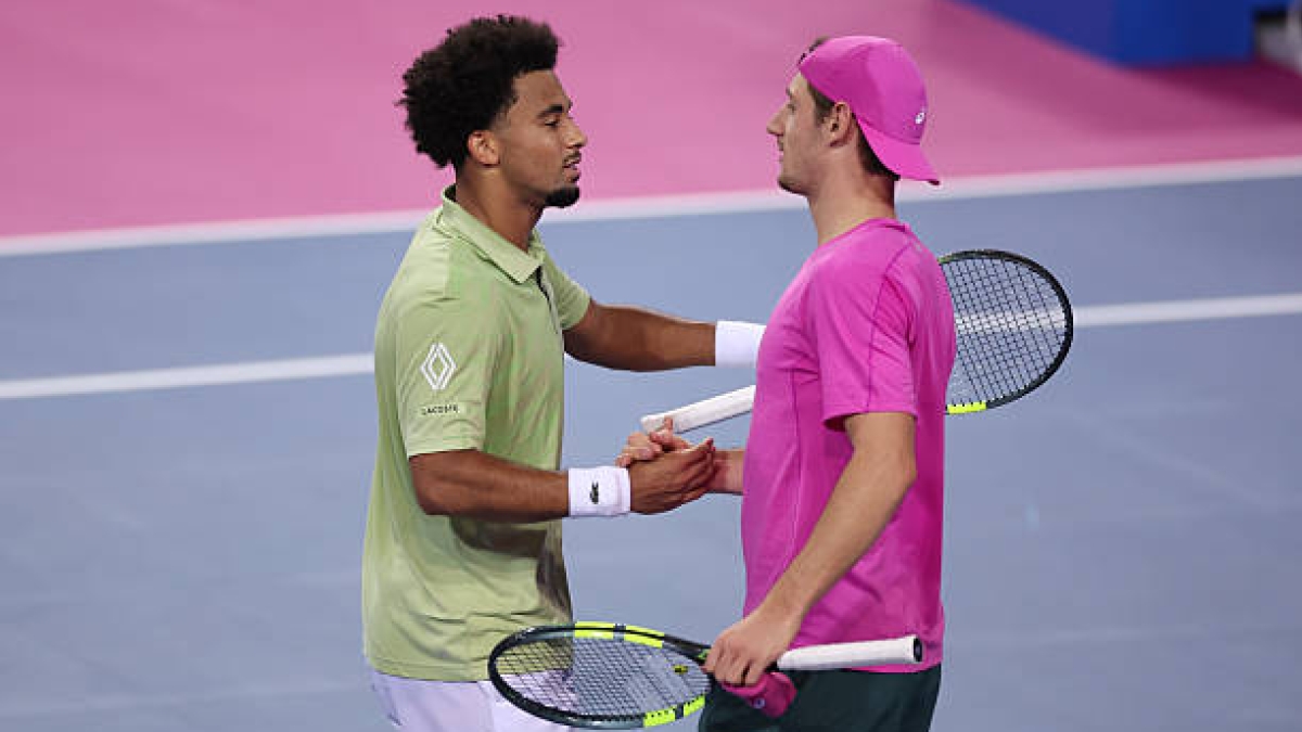 "**Fils** colpisce forte la palla, non è Gilles Simon"