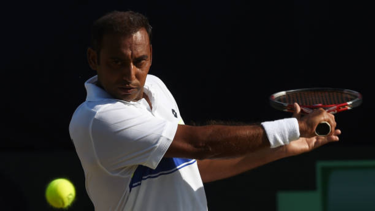 Un joueur de tennis pakistanais de 48 ans remporte un match de la Coupe Davis contre le Sénégal. Photo : Gettyimages