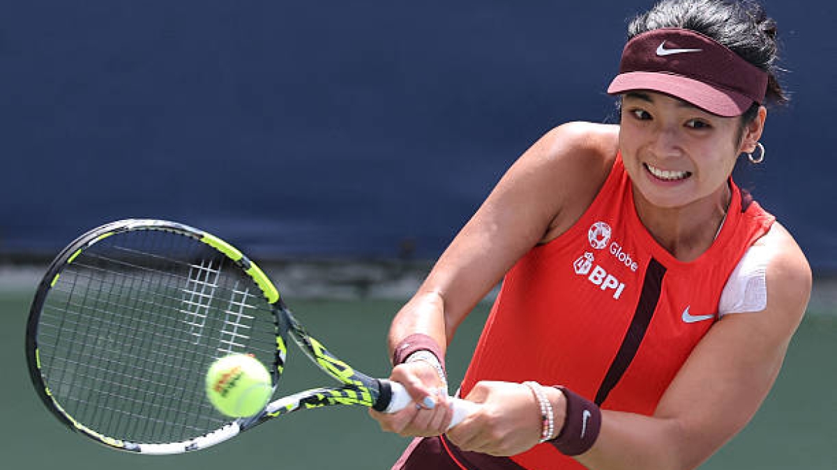 Eala advances in Dubai after Baptiste's retirement. Source: Getty