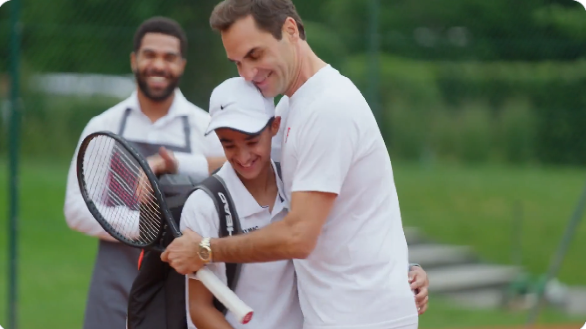 Niño apadrinado por Federer ya es profesional. Foto: X