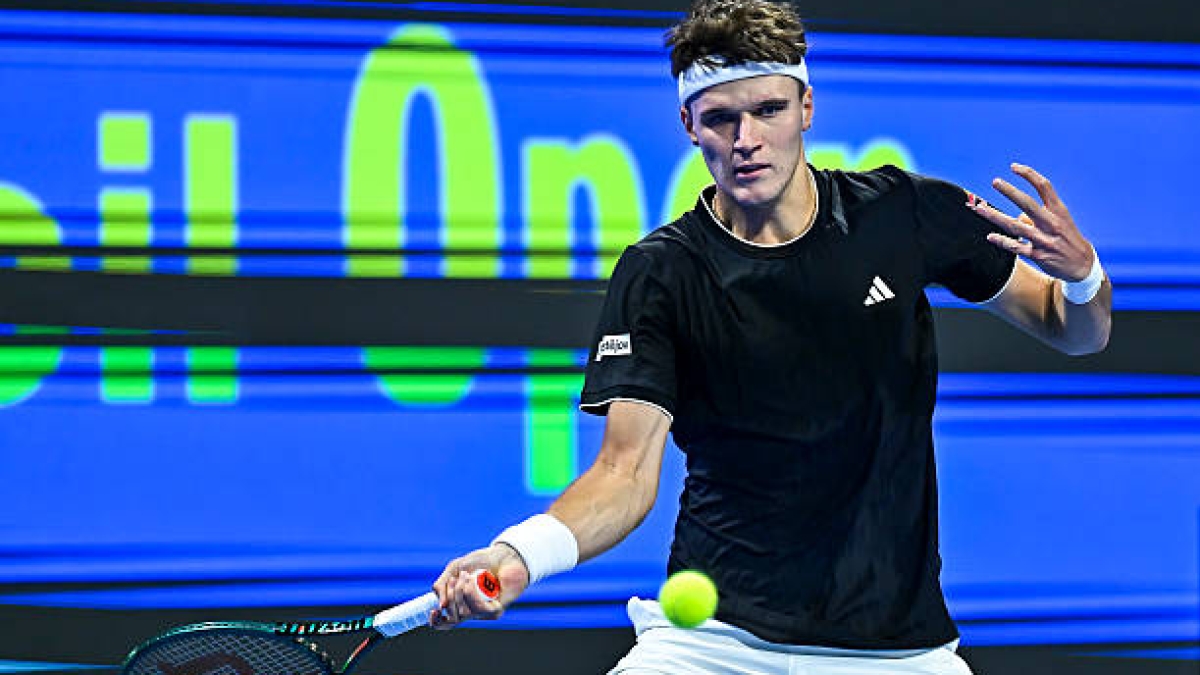 Jakub Mensik sigue muy en forma en el torneo de Dubái.