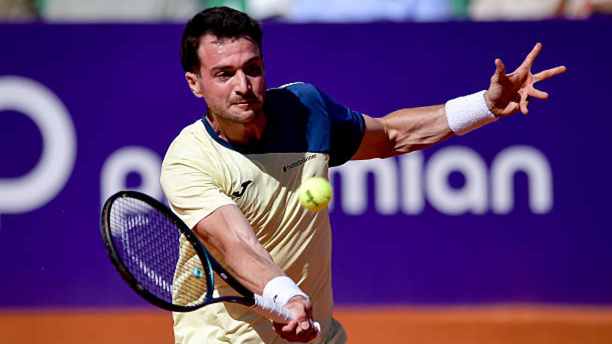 Pedro Martínez, to the QF of Buenos Aires.