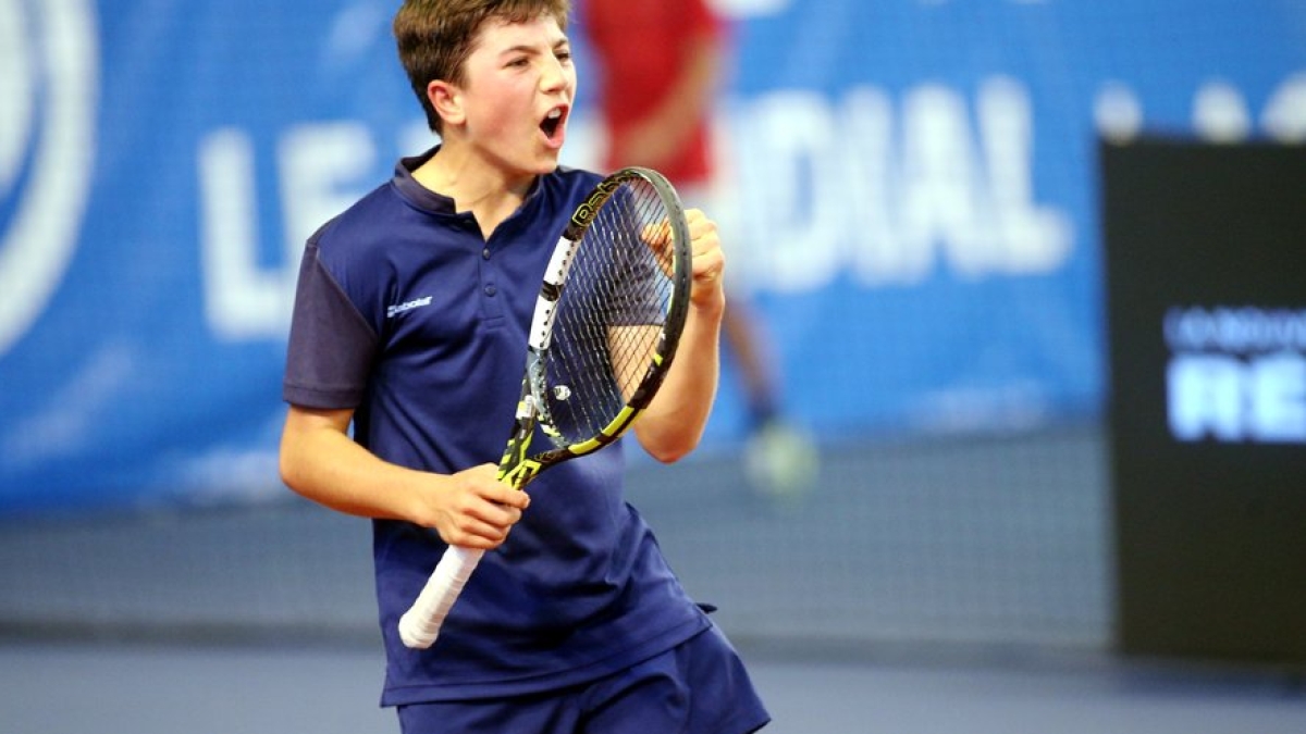 Teodor Davidov, el niño sin revés, ya es el más joven del Ranking ATP. Foto: Petite AS