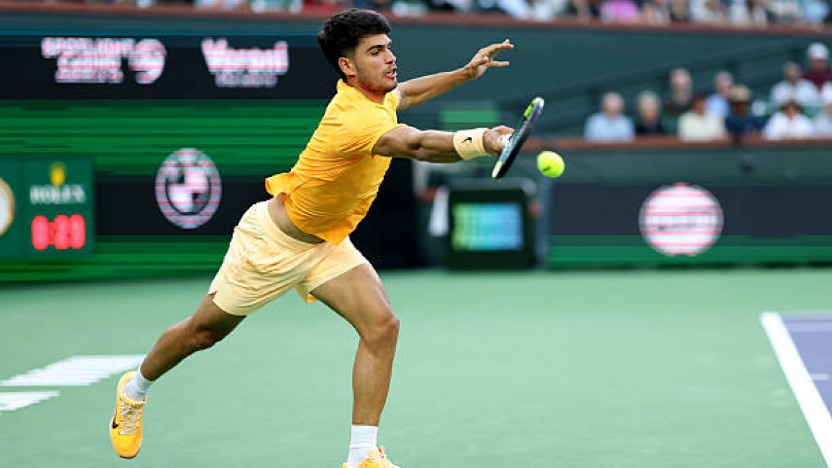 Alcaraz gets a scare by twisting his ankle at Indian Wells