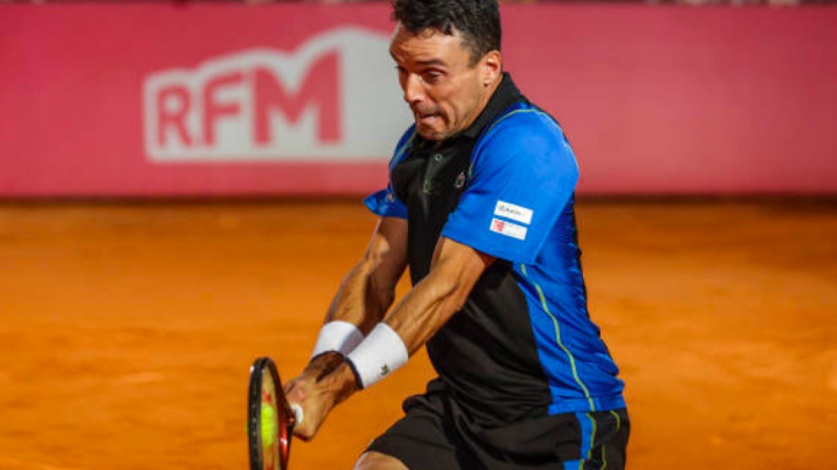 Bautista inciampa nel suo primo match su terra battuta.