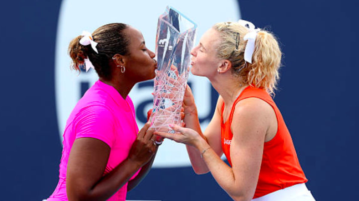 Siniakova and Townsend complete the third 'Double Sunshine' of the week. Source: Getty