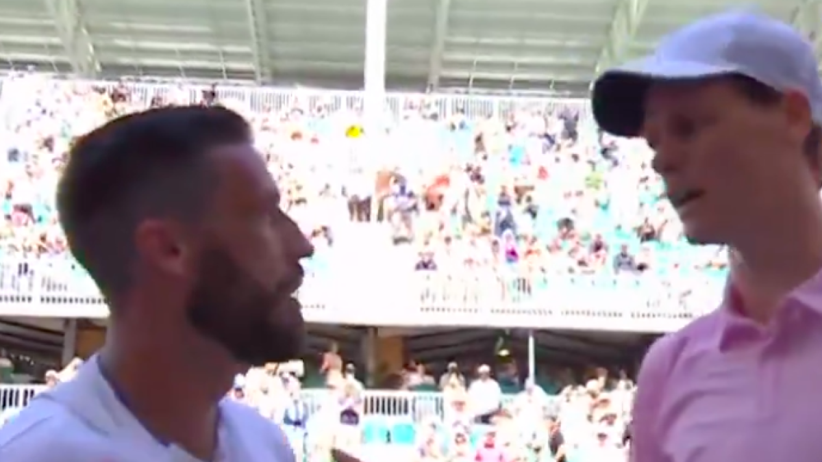 Sinner s'est excusé auprès de Dzumhur en ligne après ce qui s'est passé dans le match. Source : TennisTV