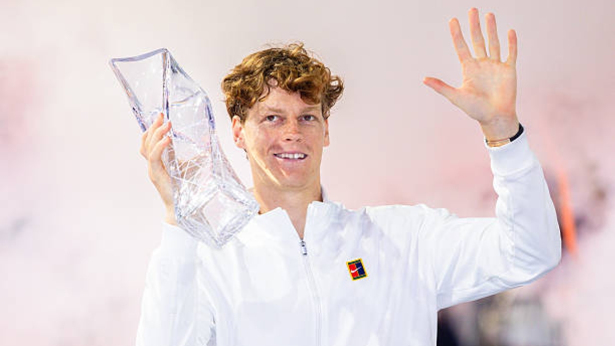 西纳在迈阿密公开赛中延续了他的传统，未跌倒