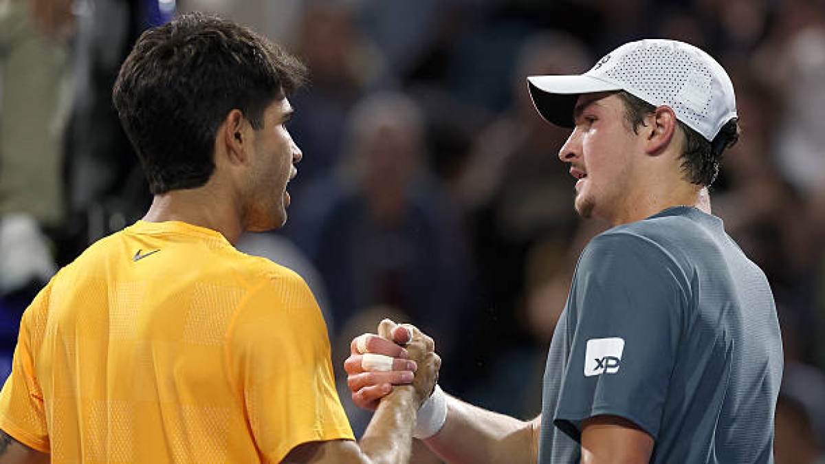 Carlos Alcaraz dice qualcosa a Fonseca a Miami. Foto: gettyimages