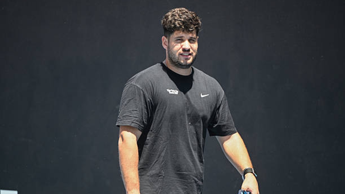 Álvaro Alcaraz ha dimostrato la sua tecnica contro Safin a Miami.