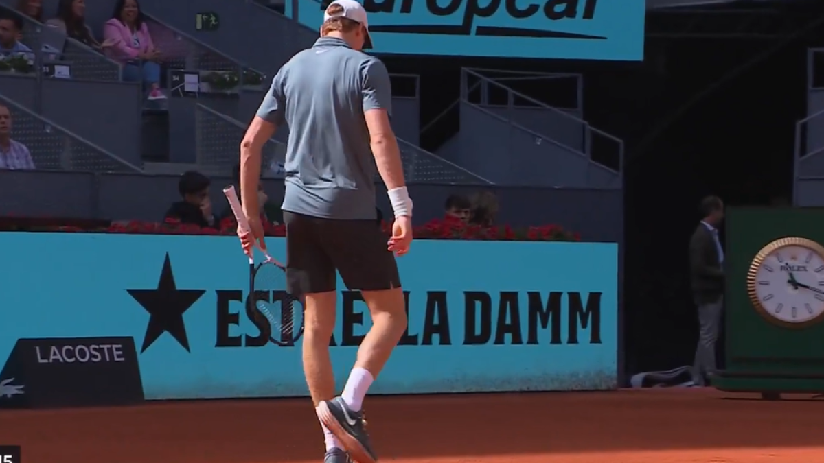 La preocupante imagen de Sinner cojeando. Fuente: Getty