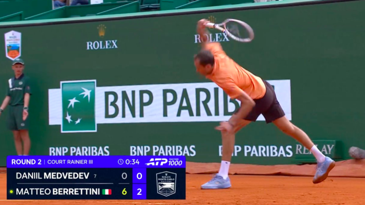 Medvedev saca al demonio tras perder ocho juegos seguidos contra Berrettini. Fuente: Tennis TV