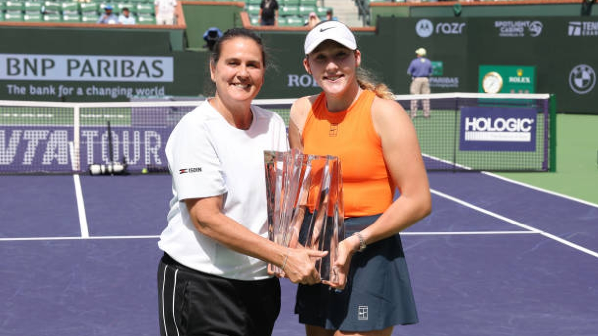 安德莉娃在斯图加特赢得比赛后与孔奇塔·马丁内斯的有趣时刻