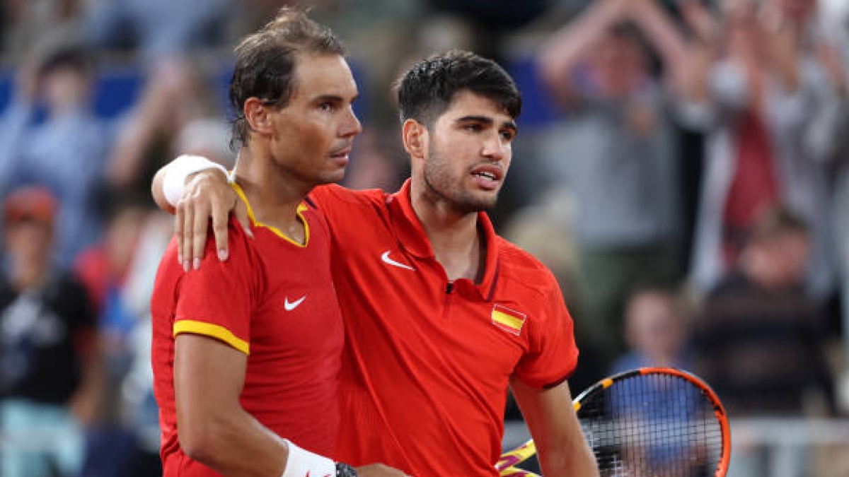 McEnroe afirma que Alcaraz y Sinner ganarían a Nadal en tierra batida