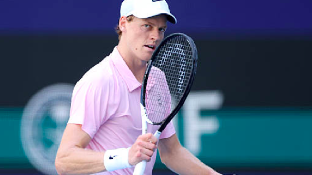 锡纳在每场比赛前在浴室里进行了一个奇特的仪式。源自：Getty