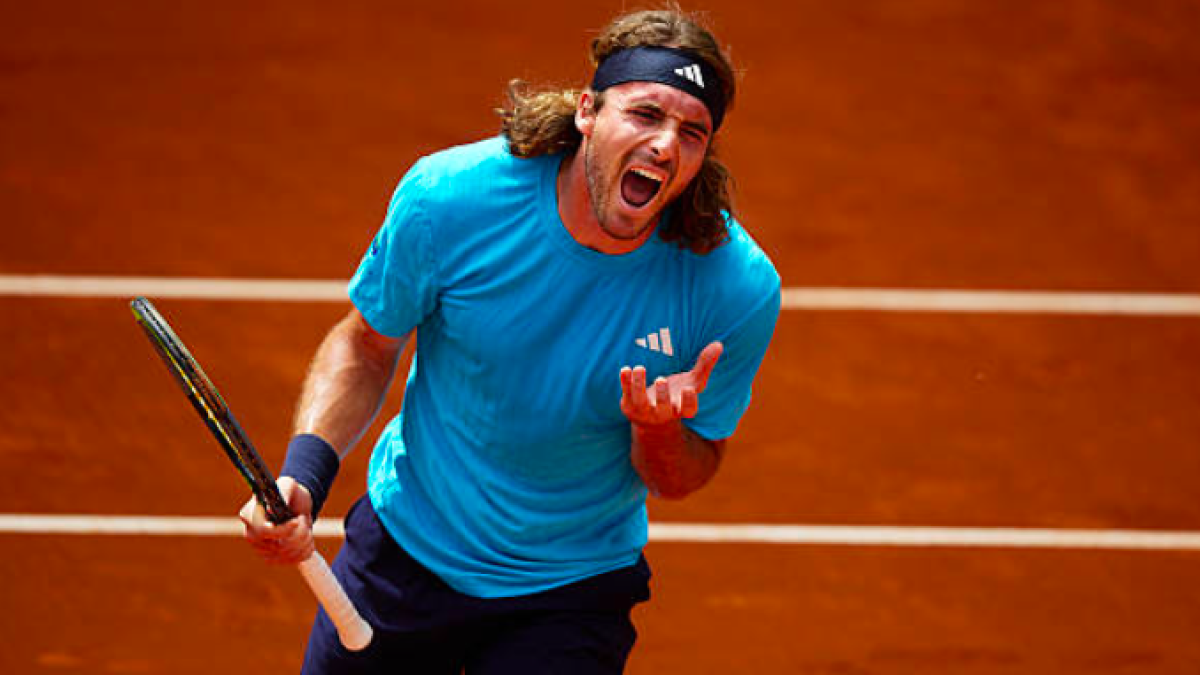 Tsitsipas perd les nerfs à nouveau et le paie avec son père : “Va te faire foutre !”.