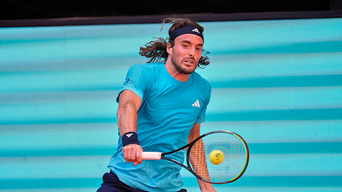 Stefanos Tsitsipas, reflection. Photo: gettyimages