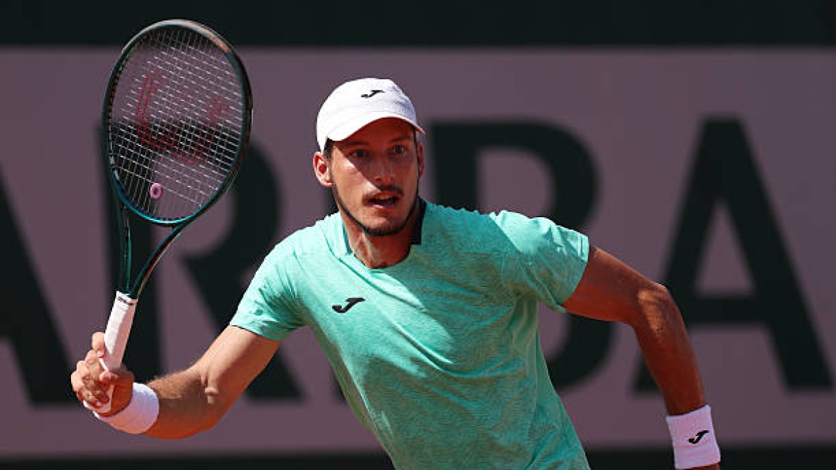 Carreño bat Tirante and advances to octaves of Roland Garros. 

Translation: Carreño bat Tirante et avance en huitièmes de finale de Roland Garros.