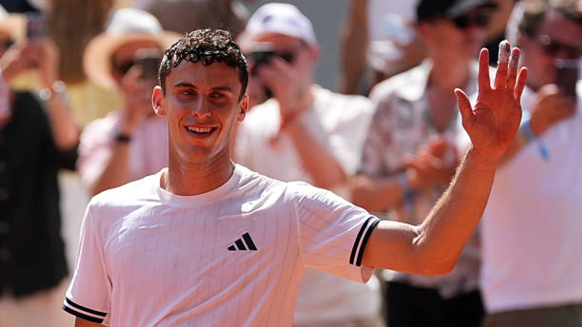 Cerúndolo becomes the lowest-ranked player to defeat the number one seed at Roland Garros since 1998. Photo: Getty Images