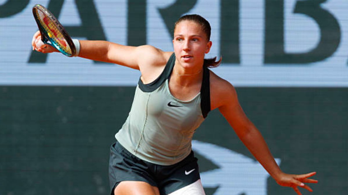 Parry explains how he manages to combine one-handed and two-handed backhands. Source: Getty.