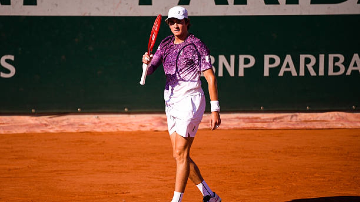Fonseca achieves an epic comeback against Prizmic and sets up a meeting with Djokovic at Roland Garros.