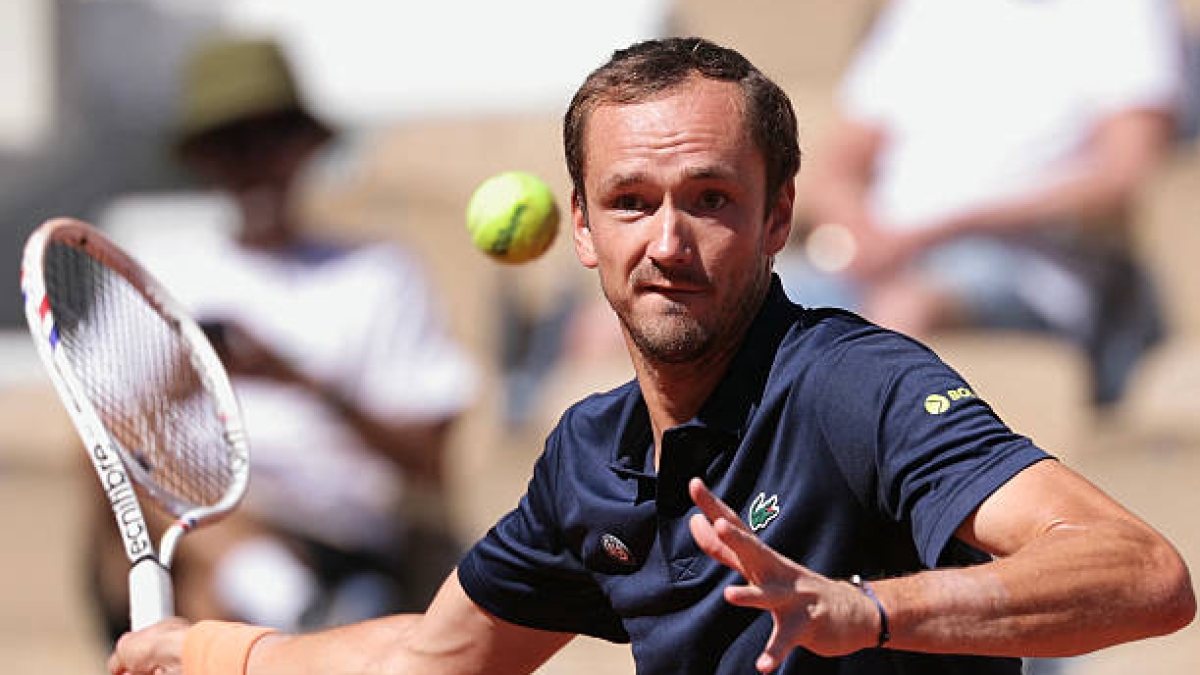 La comique interaction entre Medvedev et sa femme dans ses débuts à Roland Garros