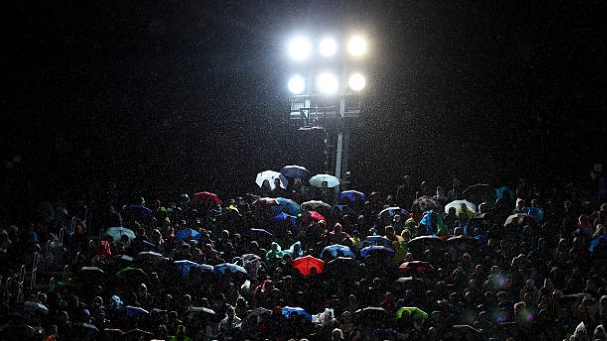 La lluvia suspende el Sinner - Medvevev, que se terminará en el día de mañana. Foto: Gettyimages