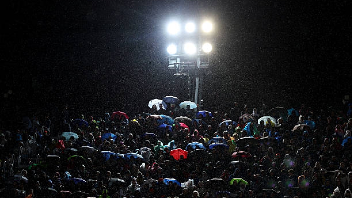 La lluvia suspende el Sinner - Medvevev, que se terminará en el día de mañana. Foto: Gettyimages