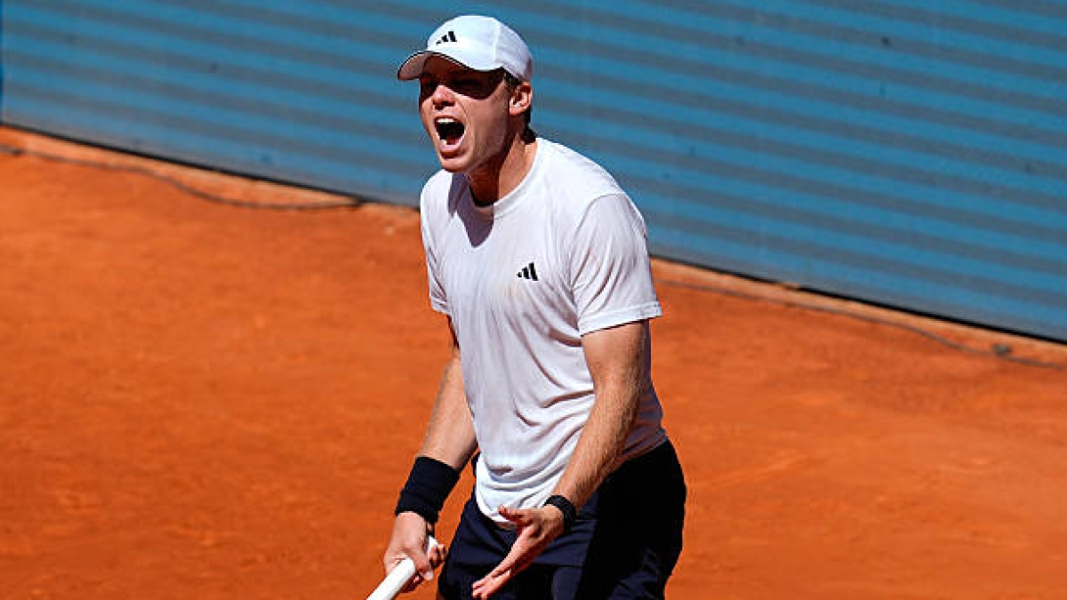 Wawrinka lleva al límite a Michelsen en el ATP Ginebra.