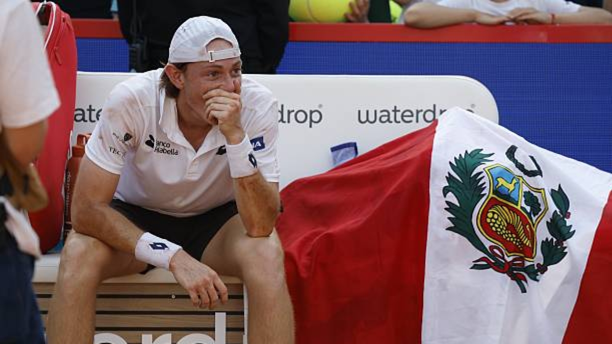 Ignacio Buse, congratulé par Djokovic. Photo : gettyimages