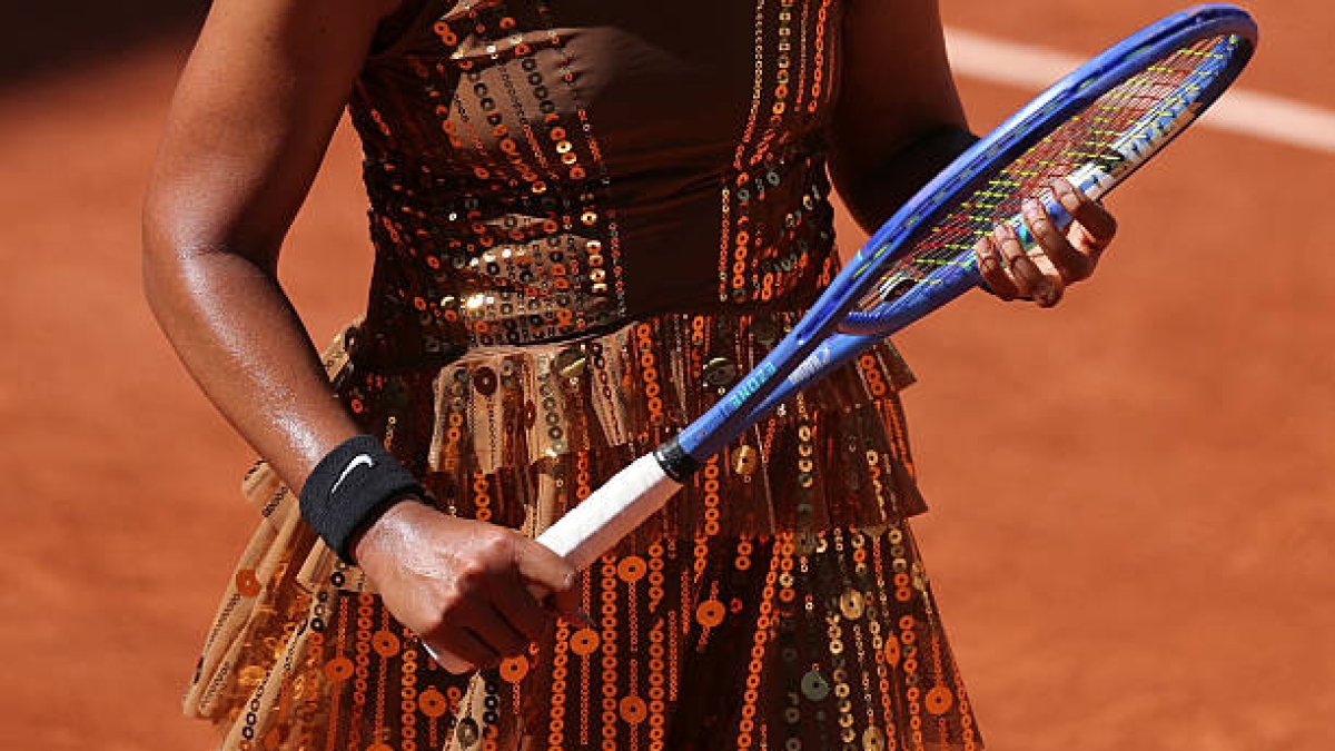 Osaka y su llamativo vestido Nike en París.