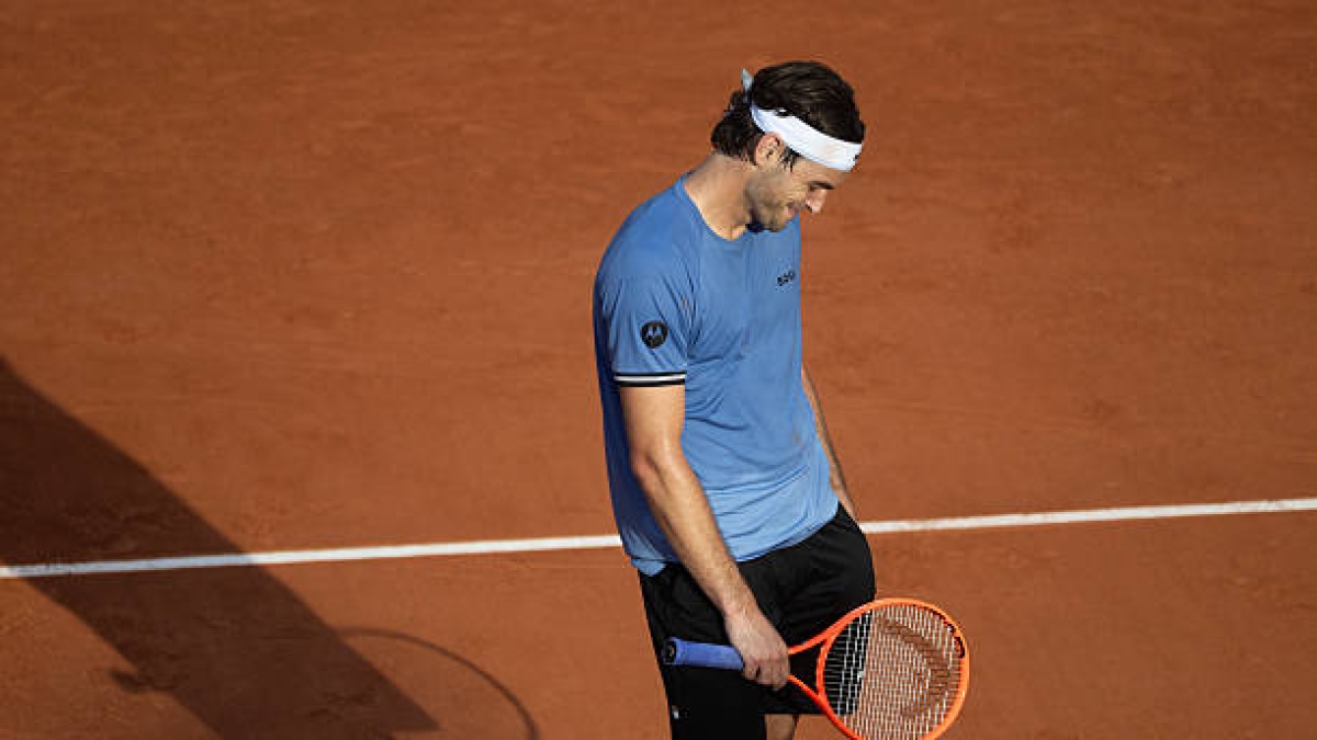 Taylor Fritz, preocupado con su rodilla. Foto: gettyimages