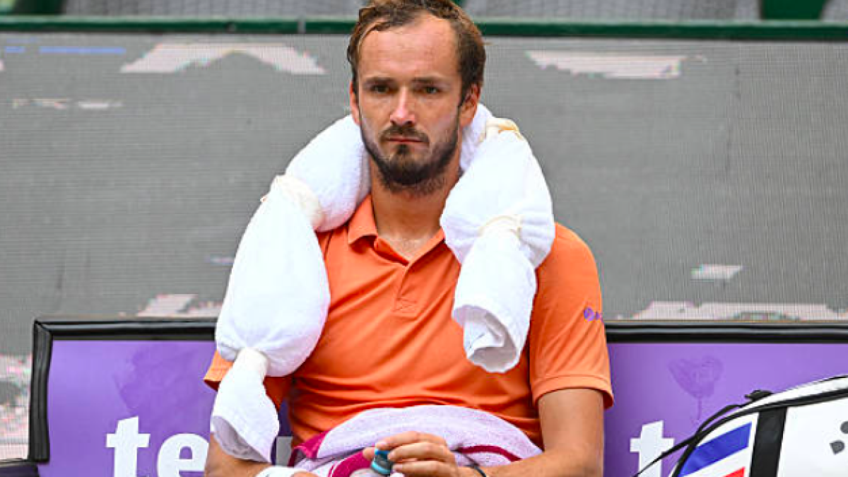 Daniil Medvedev trébuche contre Altmaier… et Dustin Brown!